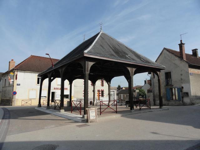 Halles de Condé-sur-Marne, place Jean Siot.