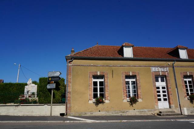 dans le village de Broyes.