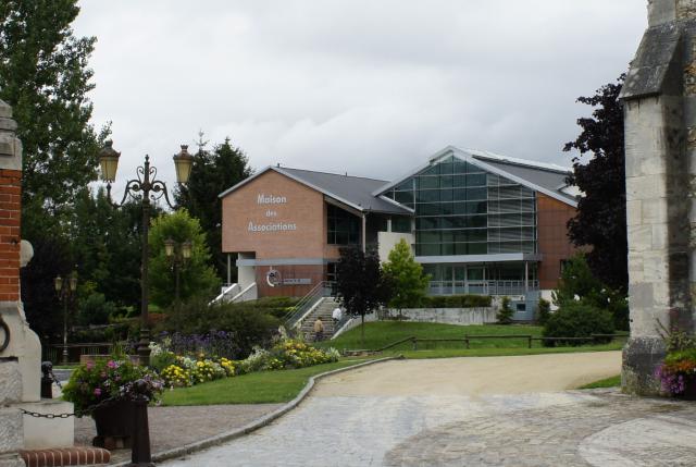 Le Centre d'interprétation de la Marne et la Maison des associations à Suippes .