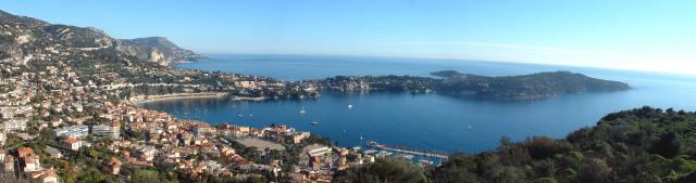 Villefranche-sur-Mer - La rade de Villefranche-sur-Mer, le fort Saint-Elme contrôlant la rade de Villefranche entre le cap Ferrat et le…