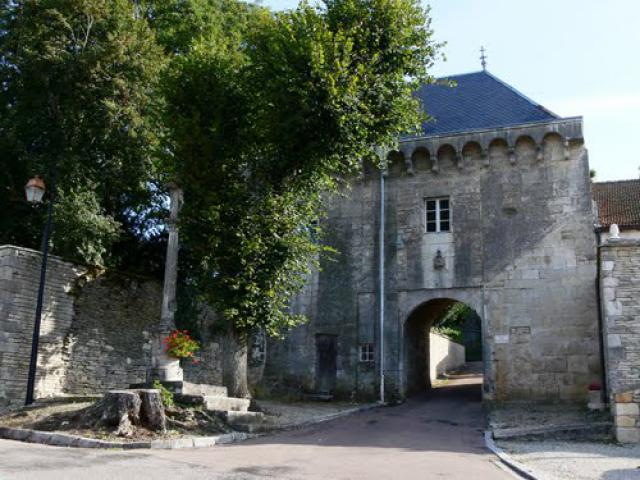 Tour Fortifiée de Montsaugeon (Hte Marne)