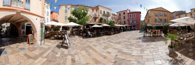 Place des Arcades