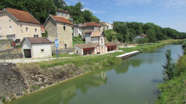 Le canal entre Champagne et-Bourgogne à Riaucourt
