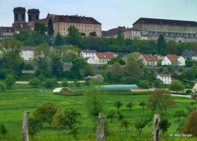 mb - France - Langres, une ville en passant - Le Plateau de Langres est la source de la Seine, de l'Aube et de la Saône