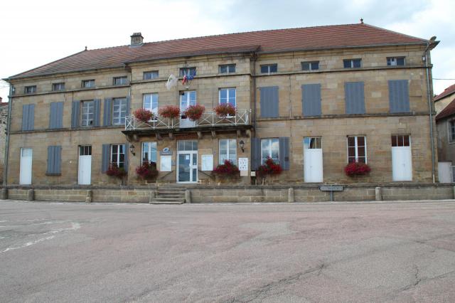 Mairie de Serqueux (Haute-Marne) en France.