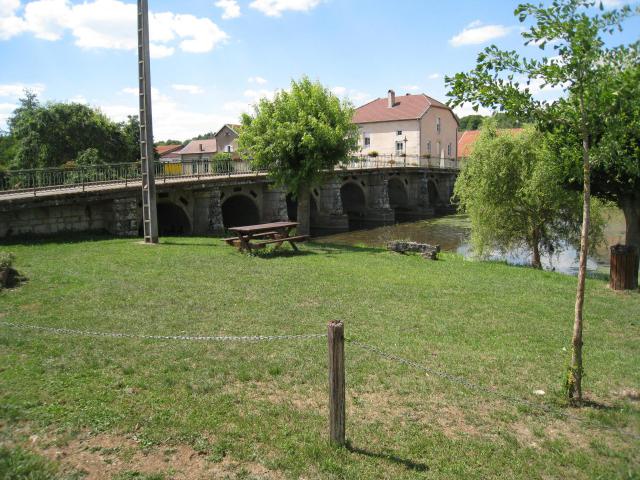 Pont à Grenant sur le Salon