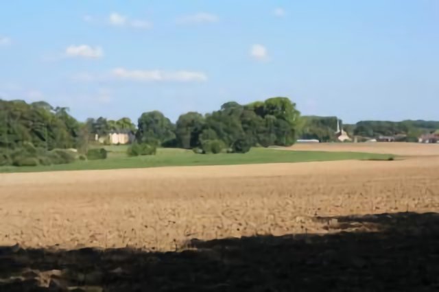A gauche: abbaye Notre-Dame de la Chapelle-aux-Planches ?