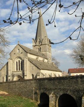 Extérieur de l'église d'Isomes