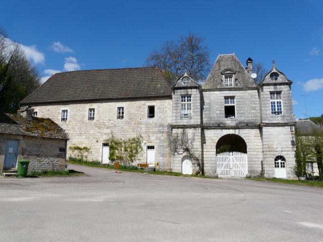 Porterie du château d'Ecot-la-Combe.