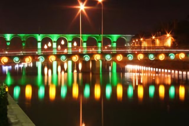 Viaduc de Laval illuminé