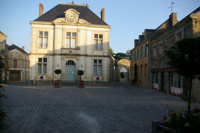 Place Hubert II à Sainte-Suzanne (53)