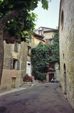 Mougins, Alpes-Maritimes, France: church square.