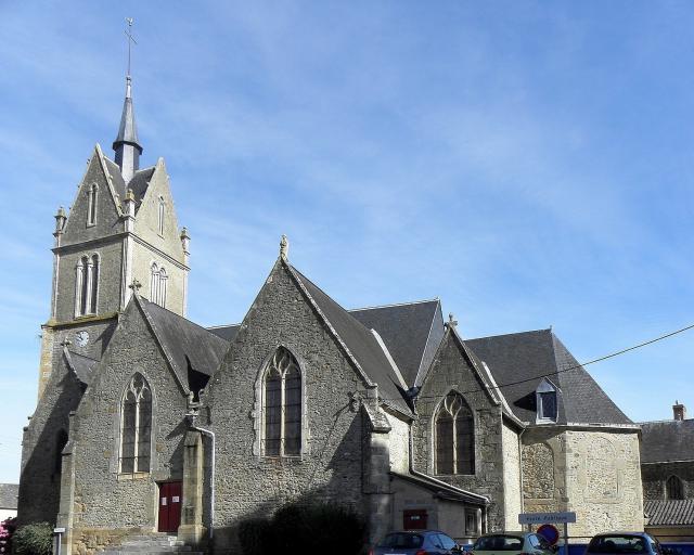 Église de Saint-Pierre-sur-Orthe (53). Vue méridionale.