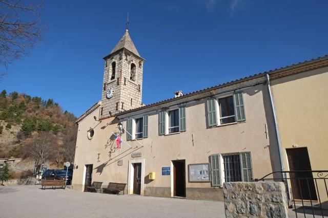 L'église et la mairie de Lieuche