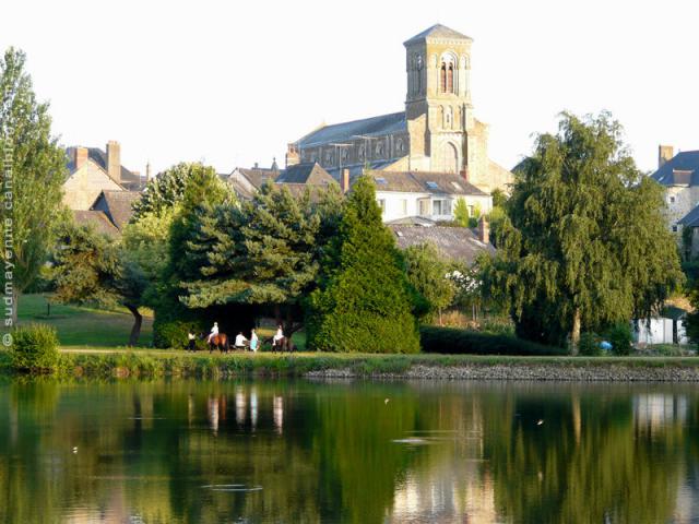 Eglise Saint Martin, Lac de Villiers-Charlemagne