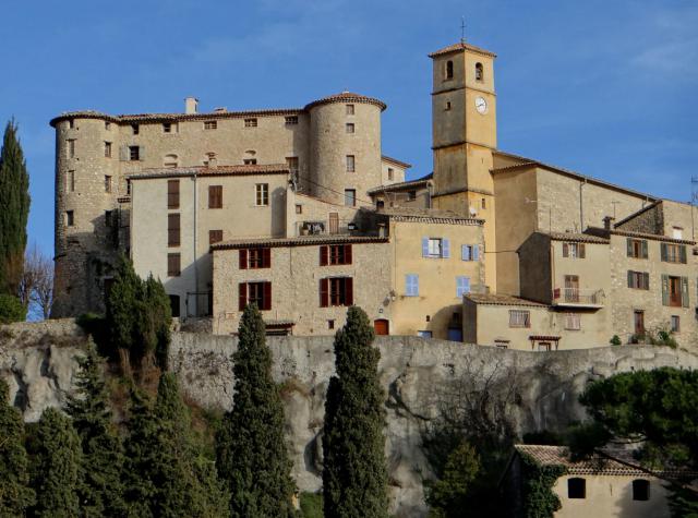 Carros - Vue u vieux village et du château