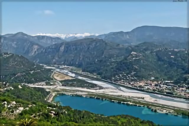 Le Broc-avril 2012-vue sur le Mercantour enneigé et le Var
