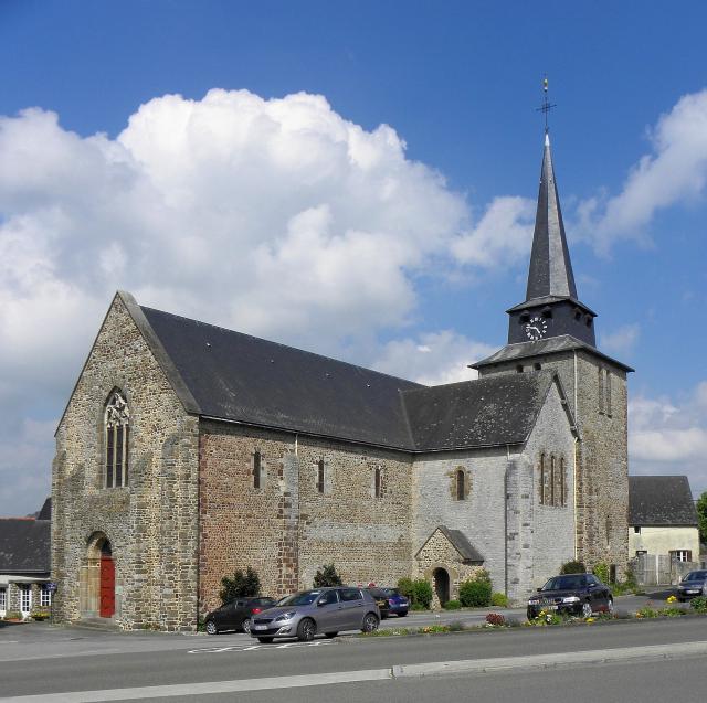 Extérieur de l'église Saint-Laurent de Vaiges (53). Vue méridionale.