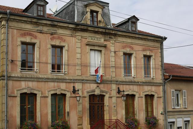 Mairie de Deneuvre.