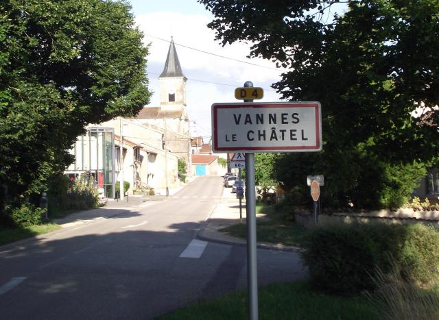 Entrée du village de Vannes-le-Chatel