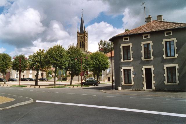 LANDRES (Meurthe et Moselle) Place de l'église