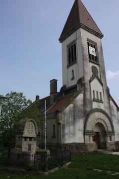 *Montreux: monument aux morts et l'église