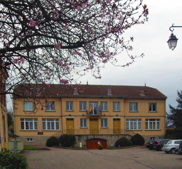 La mairie-école de Neufmaisons