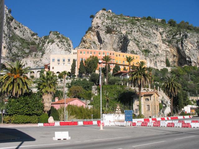 Poste frontière franco-italien à Menton (Alpes-Maritimes). Je suis l'auteur du cliché pris en janvier 2006