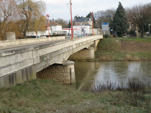 NOMENY le pont de la Seille