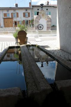 Fontaine et pompe