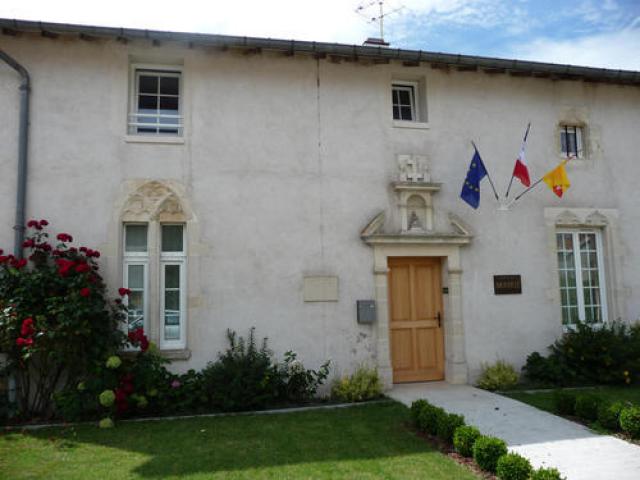 Mairie du village d'Ormes