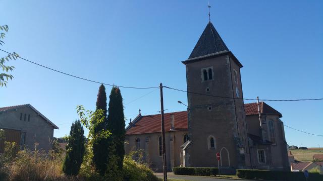 Vue latérale de l’église de Jeandelaincourt.
