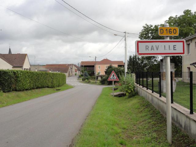 Raville-sur-Sânon (M-et-M) city limit sign