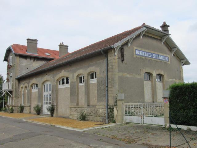 DescriptionGare Mancieulles.jpg gare Mancieulles Date 21 septembre 2011 Source mon appareil photo Auteur Aimelaime…