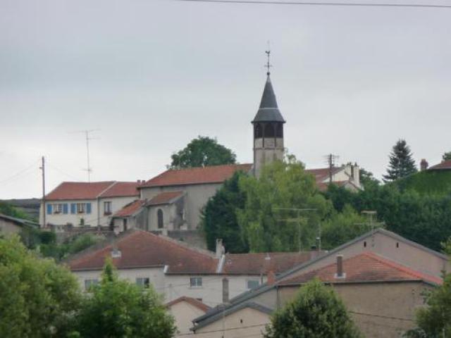 Église de Voinémont : clocher du XI ° siècle, ancienne tour de guet
