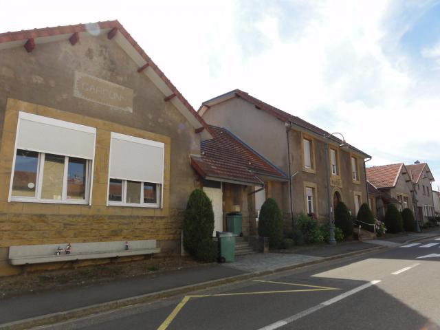 Montigny-sur-Chiers (Meurthe-et-M.) écoles et mairie