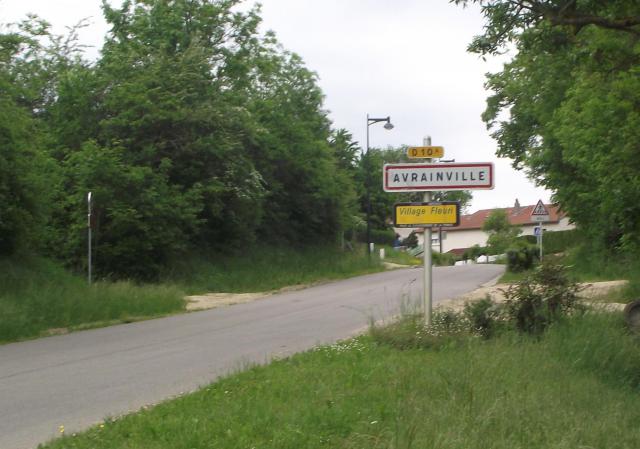 Entrée du Village de Avrainville