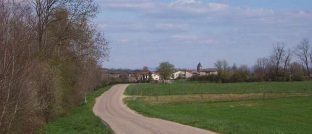 Le village de Fréménil, 54450, France, vu depuis la route de Domjevin