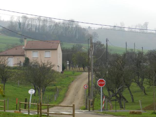 en face de la chemelle