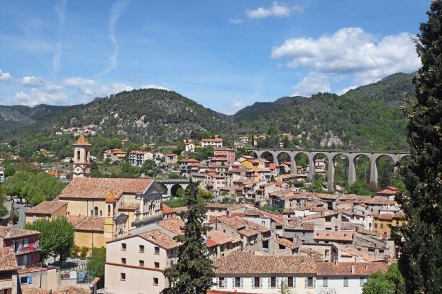 Vue du village de L’Escarène depuis la maison de retraite.