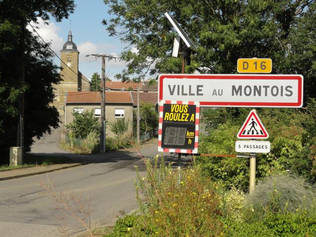 Ville-au-Montois (Meurthe-et-M.) city limit sign