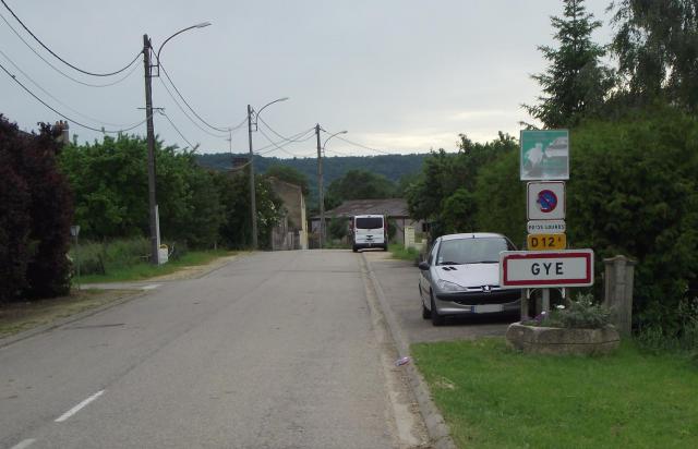Entrée de l'agglomération de Gye