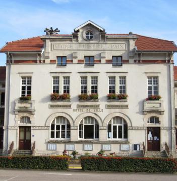 DescriptionMairie Audun Roman.jpg mairie Audun Roman Date 31 août 2011 Source mon appareil photo Auteur Aimelaime…