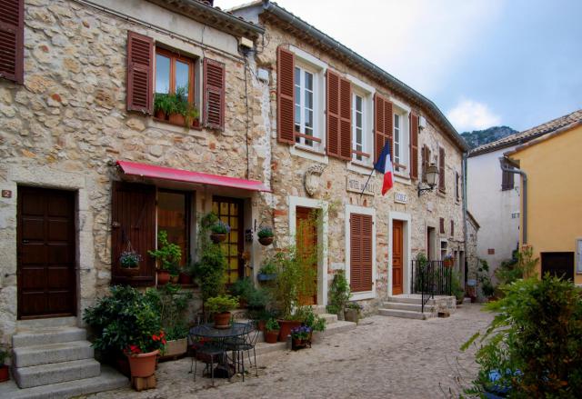 Sainte-Agnès (Alpes-Maritimes), Hôtel de Ville et École