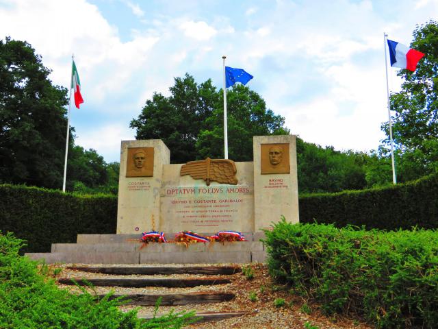 Lachalade Monument aux Garibaldiens