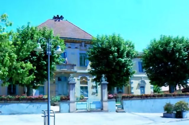 Mairie de Neuville-les-Dames(01)