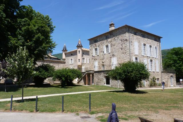 Thueyts dans le département de l'Ardèche : Château de Blou, XIVe au XIXe siècle.