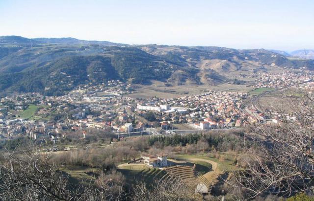 Ville de Saint Péray, vue depuis le chateau de Crussol Photo personnelle prise en mars 2004