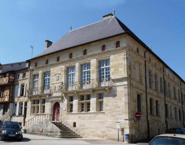 Hôtel de Florainville à Bar-le-Duc (Meuse), au n° 21 de la place Saint-Pierre, dans le Quartier Renaissance de la Ville Haute.…