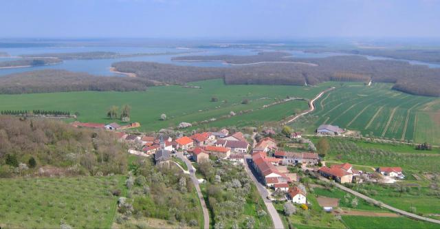 Village de Montsec et ses abords du lac de Madine